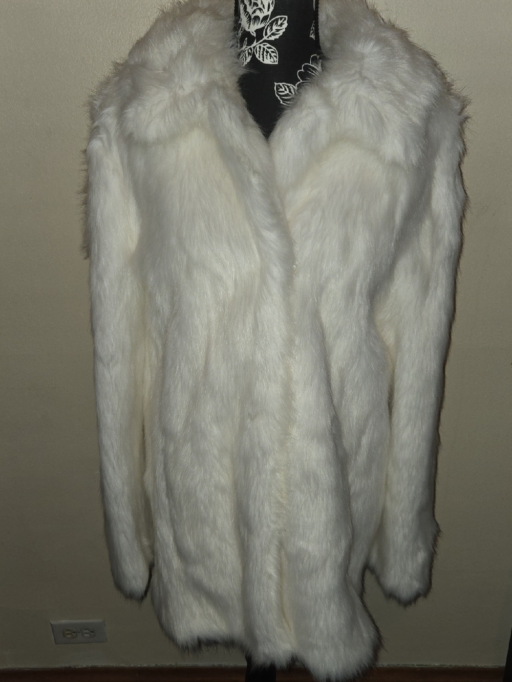 Womens Size Large Express White Faux Fur Coat - Women's Elegant Winter Jacket